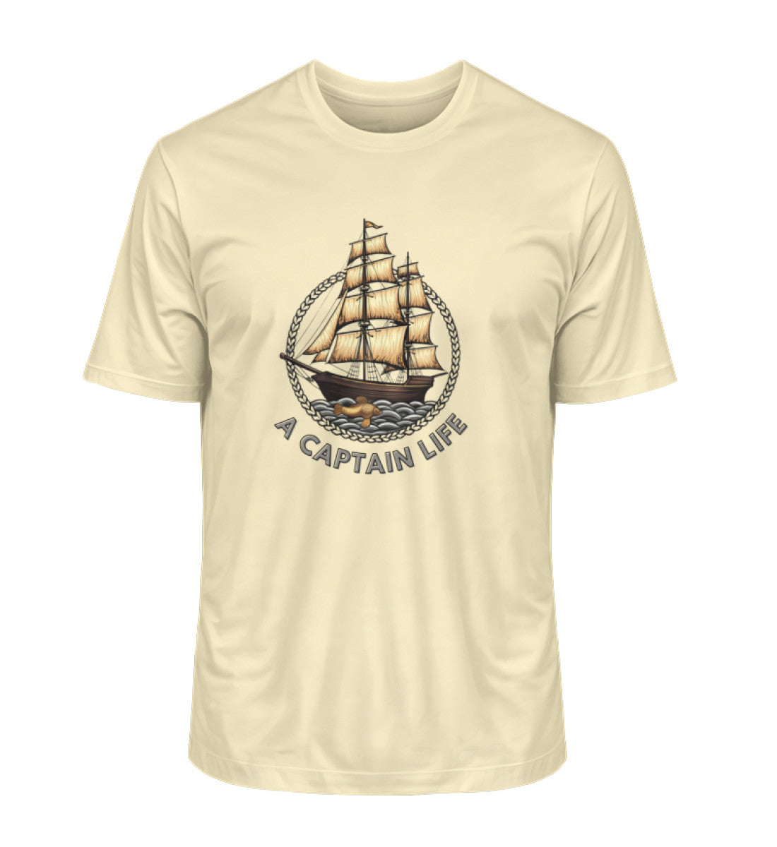 Goldenes Segelboot im Vintage-Stil auf navyblauem Bio-Herren-Shirt mit Schriftzug „A CAPTAIN LIFE“ in Natur (Natural Raw-7131) von www.digiuliano.com