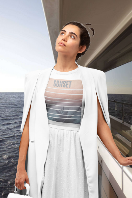 Nachhaltiges Damen Bio-T-Shirt ‚Sunset Vibes‘ aus 100 % Bio-Baumwolle mit maritimem Design & Sonnenuntergangs-Motiv In White-3 von www.digiuliano.com