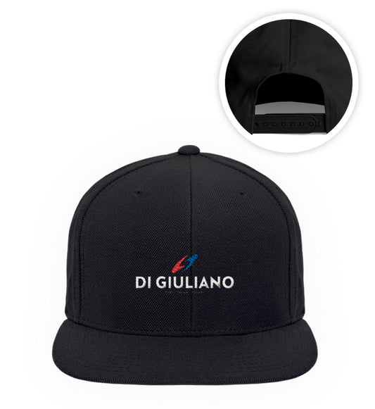 Klassische FLEXFIT Snapback Cap mit vorgebogenem Schirm und 5-Panel-Design aus 100 % Baumwolle in Schwarz (Black-16) mit Aufdruck von www.digiuliano.com