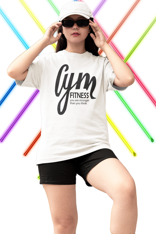 Unisex Organic Oversized T-Shirt Damen mit dem Aufdruck „GYM Fitness – You Are Stronger Than You Think“, aus 100% Bio-Baumwolle in Weiß-3 von www.digiuliano.com