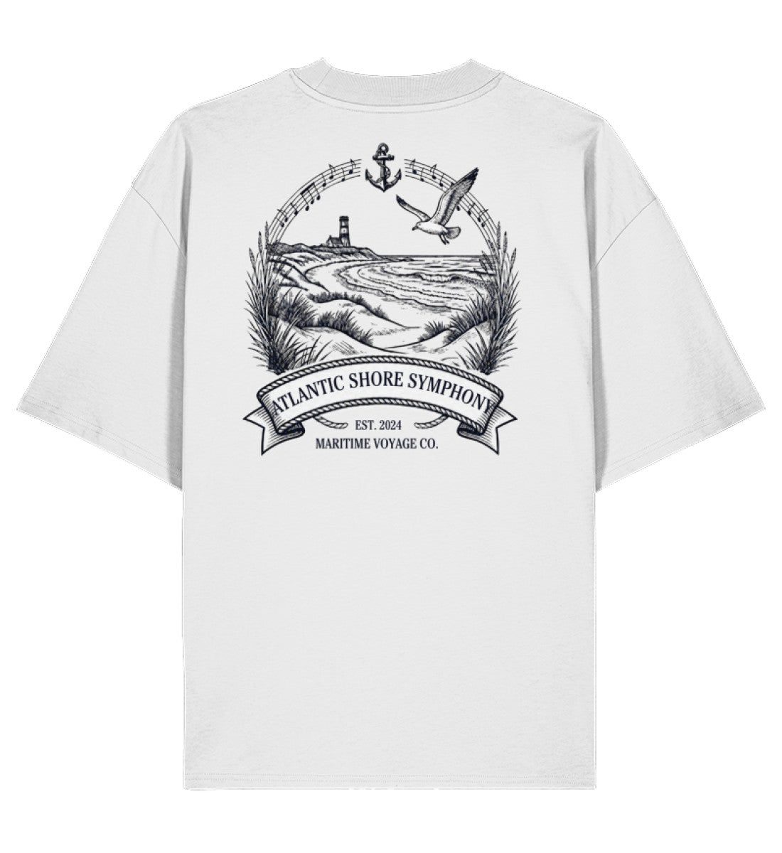 Weiss maritimes Organic Oversized T-Shirt mit großem Rückenmotiv „Atlantic Shore Symphony“, Leuchtturm in den Dünen, schwungvollem Notenband, Anker und Möwe (White-3) www.digiuliano.com