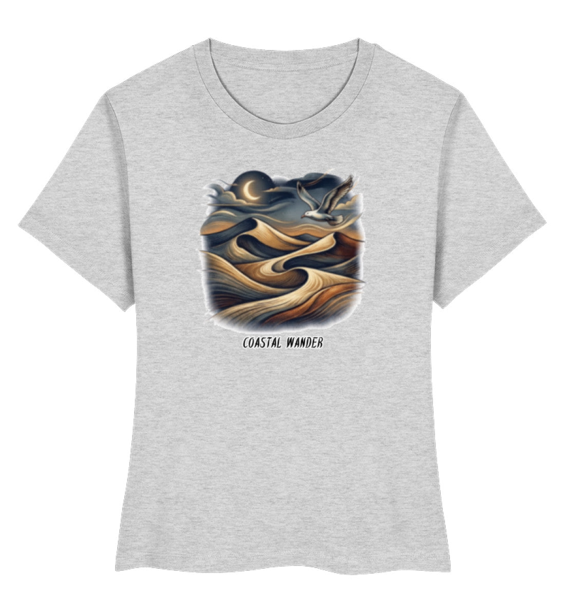 Ein graues Premium Organic Damen-Shirt mit einem detaillierten, künstlerischen Design einer Küsten- und Dünenlandschaft unter einem Mond und dem Schriftzug „COASTAL WANDER“ auf der Brust. (Heather Grey-6892)