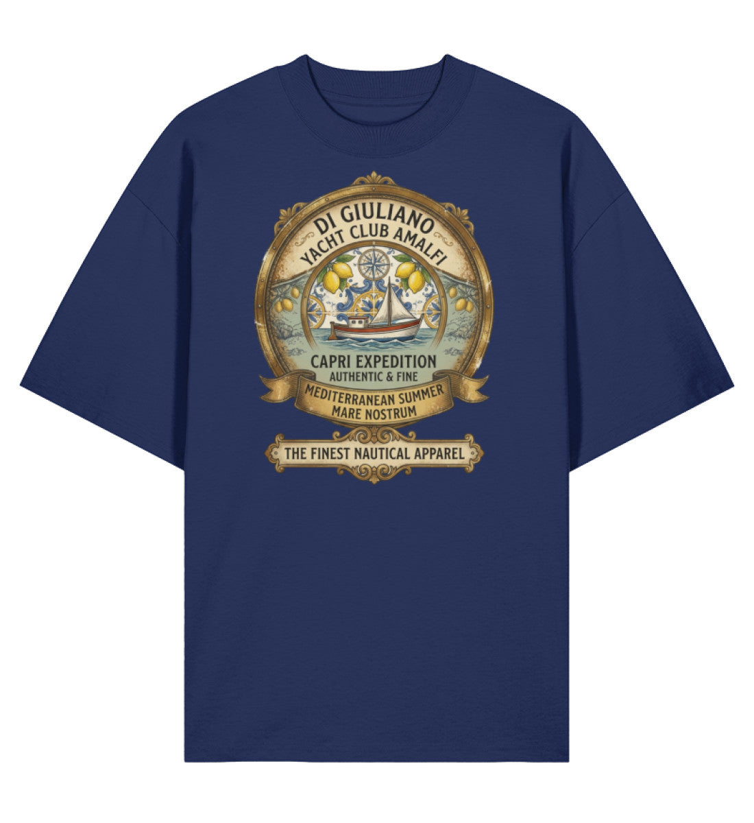 Blaumarine Maritimes Bio Oversized Shirt in der Vorderansicht mit modernem Schnitt, Rundhalsausschnitt und feinem „Yacht Club Amalfi“-Emblem auf der Brust. (French Navy-6057) www.digiuliano.com